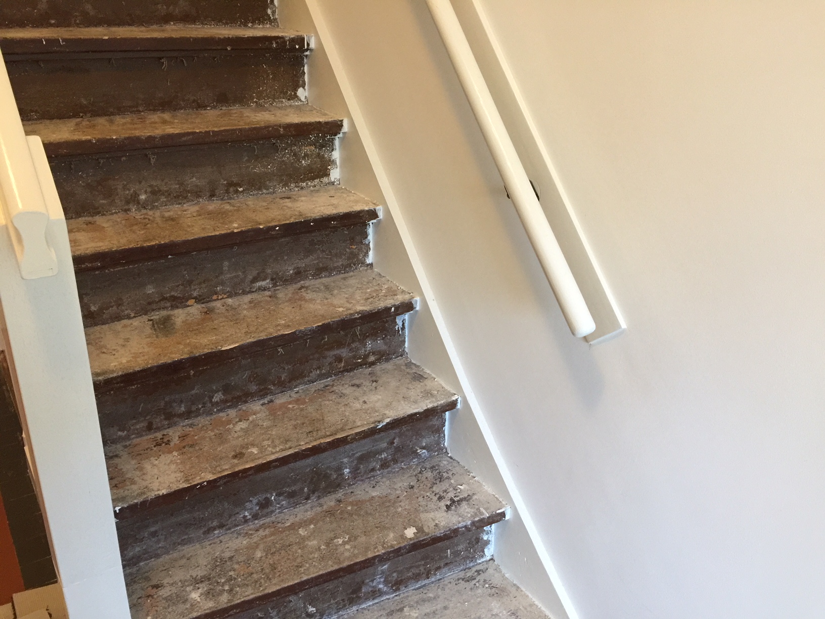 landen staan Alarmerend Tapijt van uw trap verwijderen | Lijmresten trap verwijderen | ART  Woninginrichting